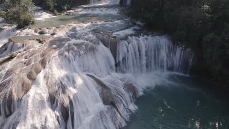 Cascadas-De-Agua-Azul-Desde-Antena-En-Chiapas,-México