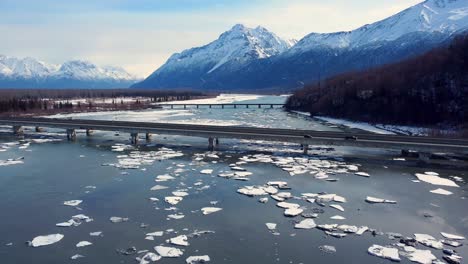 4k-30fps-Luftvideo-Des-Spring-Breakup-Auf-Dem-Knik-River-Zwischen-Anchorage-Und-Wasilla,-Alaska