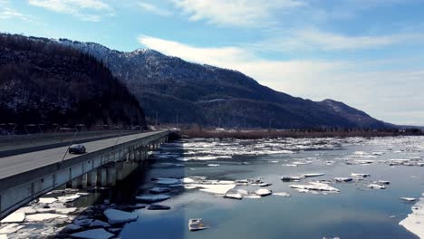 4k-30fps-Luftvideo-Des-Spring-Breakup-Auf-Dem-Knik-River-Zwischen-Anchorage-Und-Wasilla,-Alaska