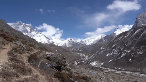 Una-Hermosa-Vista-De-Las-Montañas-Del-Himalaya-En-La-Región-Del-Everest-De-Nepal
