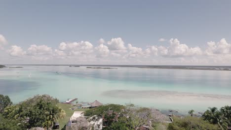 Malerischer-Strand-Im-Sommer-In-Der-Nähe-Von-Chiapas,-Mexiko---Drohnenaufnahme-Aus-Der-Luft
