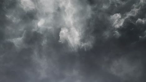 Gewitter,-Zeitrafferfilm-Von-Dunklen-Wolken-Und-Himmel