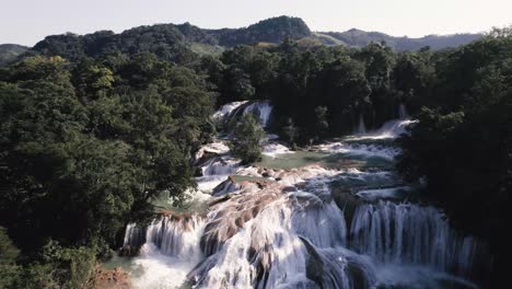 Impresionante-Vista-De-Cascadas-De-Agua-Azul-Cerca-De-Palenque-En-El-Sur-De-México,-Estado-De-Chiapas
