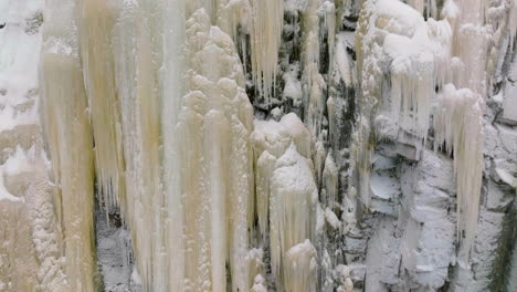 Gefrorene-Wasserfälle-Des-Naturreservats-Korouoma-Im-Winter-In-Lappland,-Finnland