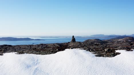 Stunning-View-Of-Fjord-From-Snowy-Summit-Of-Rocky-Mountain-In-Blaheia,-Norway