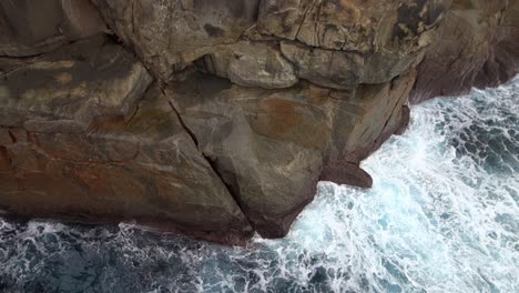 Die-Gap-Klippe-In-Westaustralien-In-Der-Nähe-Von-Albany-Im-Torndirrup-Nationalpark-Mit-Tödlichen-Wasserwellen-Und-Felsen