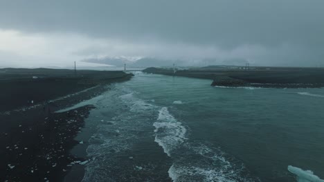 Entrada-Del-Río-Hraunhafnara-En-La-Costa-De-La-Península-De-Snaefellsnes-En-Islandia,-Antena
