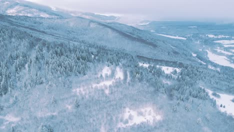 Filmische-Winteransicht-Der-Hohen-Gipfel-Im-Slowakischen-Tatra-Nationalpark