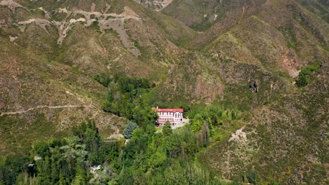 Modern-and-luxurious-rural-accommodation-in-green-mountainous-valley