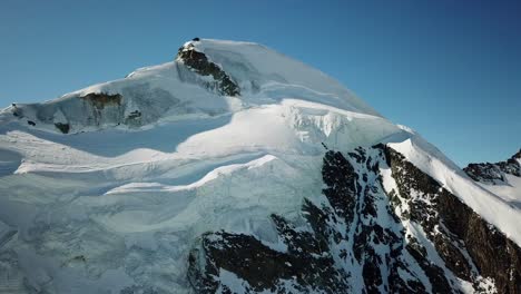 Vista-De-La-Montaña-Allalin-En-Los-Alpes-Suizos,-Saas-Fee
