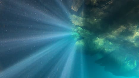Underwater-Rock-With-Sun-Beams-From-Water-Surface-In-Mexico-Pacific's-Coast