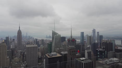 Timelapse-of-Clouds-on-Rainy-Day-Above-Downtown-Manhattan,-New-York-USA