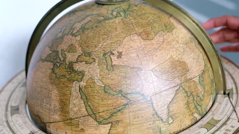 Antique-world-map-clock-running,-Planet-Earth-in-moving