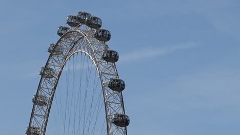 A-Sunny-Day-With-The-London-Eye-Spinning,-London,-United-Kingdom