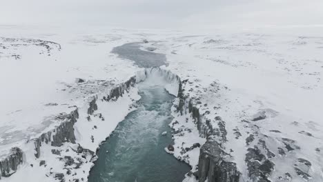 Winterliche-Isländische-Landschaft-Des-Dettifoss-Wasserfalls-Im-Vatnajokull-Nationalpark