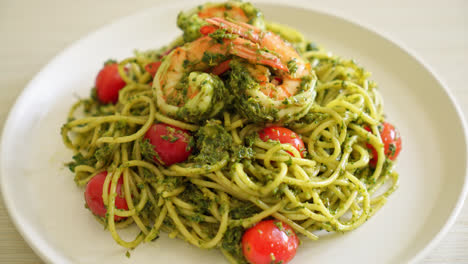 Spaghetti-with-prawns-or-shrimps-in-homemade-pesto-sauce---Healthy-food-style