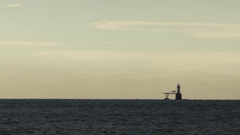 Lighthouse-at-dawn-on-false-bay