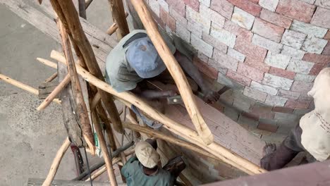Workers-are-renewing-old-stones-in-building