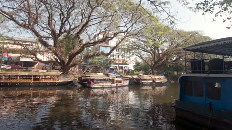 Typical-boat-moored-in-canal-of-Alappuzha-or-Alleppey,-India
