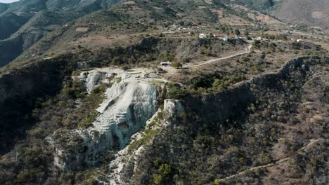 Ansicht-Der-Touristischen-Attraktion-Hierve-El-Agua-Felsformationen-In-Oaxaca,-Mexiko