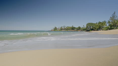 Calm-waves-on-empty-tropical-beach-Maui-Island-Hawaii