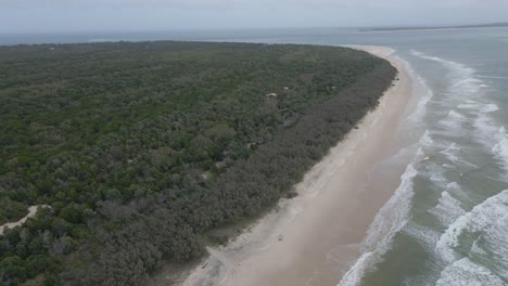 Weiße-Sandige-Küste-In-North-Stradbroke-Island,-Queensland-Australien