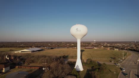 Aerial-footage-of-the-Double-Oak-Water-tower-in-Double-Oak-Texas