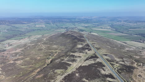 Moors-above-Westerdale,-Aerial-Footage,-North-York-moors-National-Park,-Push-forward-along-ridge,-pan-down