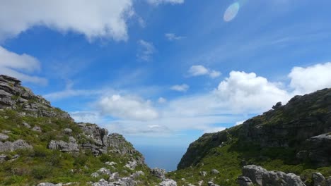 Time-lapse-of-a-vally-on-Table-mountain-with-clouds-moving-past