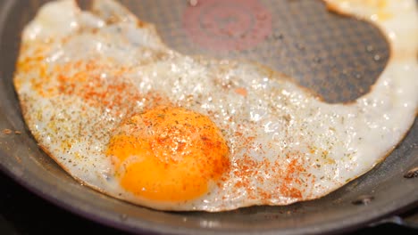Fried-eggs-in-a-frying-pan-close-up