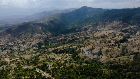Vista-Aérea-De-Drones-De-Las-Montañas-West-Pokot-Chapalleria---Kenia