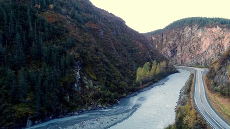 4k-60-Fps-Luftbildvideo,-Das-Sich-Durch-Keystone-Canyon-Bewegt,-Auf-Dem-Weg-Nach-Valdez,-Alaska