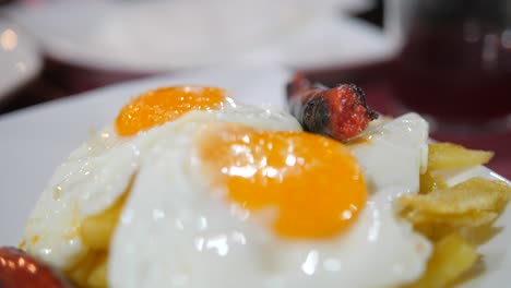 "Huevos-rotos",-typical-in-Spain