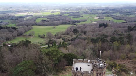 Leith-Hill-Y-Tower-Surrey-Hills-Punto-De-Vista-A-Través-Del-Sur-De-Inglaterra-Drone-Aéreo-4k-Imágenes