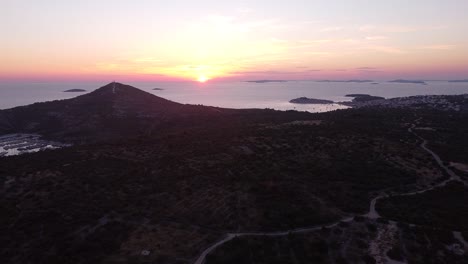 Sonnenuntergang-An-Der-Küste-Von-Primosten,-Dalmatien,-Kroatien---Luftdrohnenansicht