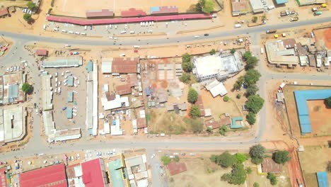 Carretera-Divide-Varios-Bloques-De-Casas-En-Kenia