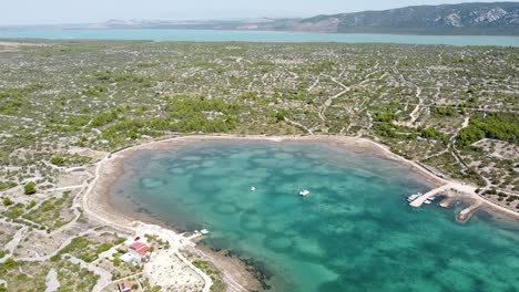 Bahía-Cercana-A-Las-Islas-Kornati-Y-Al-Lago-Vrana-En-Betina-Dalmacia,-Croacia---Vista-Aérea-De-Drones