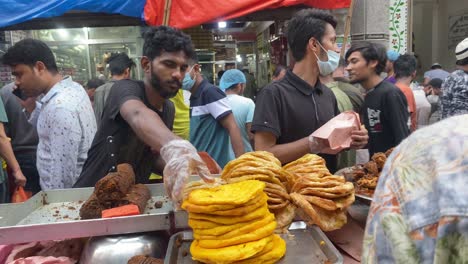 Street-food-in-Dhaka,-Bangladesh