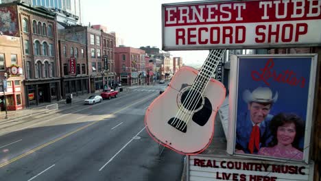 Country-Musik-Honky-Tonk-Bereich-Am-Unteren-Broadway-In-Nashville,-Tennessee
