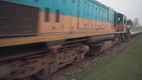 Bangladesch-Eisenbahnzug-In-Richtung-Rangpur