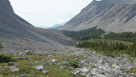 Montaña-Estanque-Valle-Pan-A-Sun-Flare-Pan-Rockies-Kananaskis-Alberta-Canadá