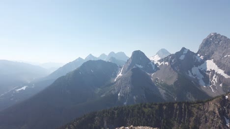 Mountains-range-Rockies-on-sunny-day-pan,-Rockies,-Kananaskis,-Alberta-Canada
