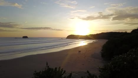 Drohnenvideo-In-Nicaragua-Beach,-San-Juan-Del-Sur,-Mittelamerika,-Sonnenuntergang