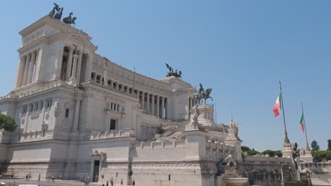 Vista-Del-Monumento-Nacional-De-Victor-Emmanuel-Ii-En-Roma,-Primer-Rey-De-Italia,-Edificio-Artístico-Y-Arquitectónico