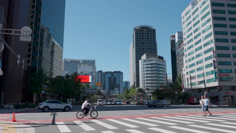 Pedestrians-Crossing-At-The-Intersection-Near-The-Seoul-Plaza-At-Daytime-In-Seoul,-South-Korea