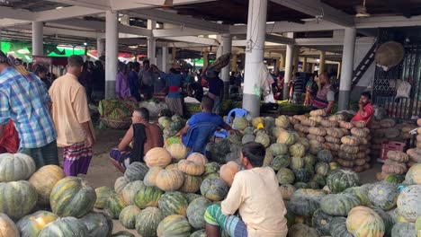 Zeitraffer-Des-Lokalen-Gemüsemarktes-In-Bangladesch