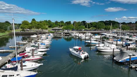 Boat-and-yacht-tie-up-at-harbor