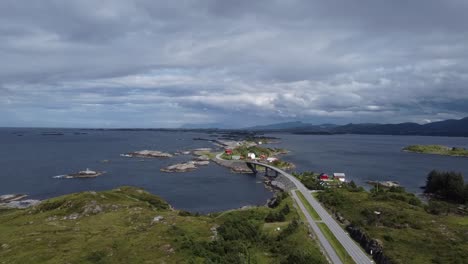 Revelando-La-Famosa-Carretera-Atlántica-En-Noruega