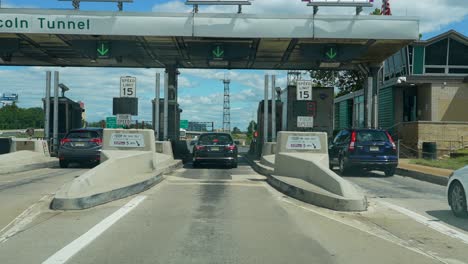 EZ-Pass-toll-booth-plaza-for-Lincoln-Tunnel-under-Hudson-River,-between-NJ-and-NY