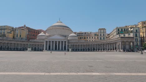 Piazza-del-Plebiscito-and-majestic-Basilica-Reale-Pontificia-San-Francesco-da-Paola,-Naples,-Italy